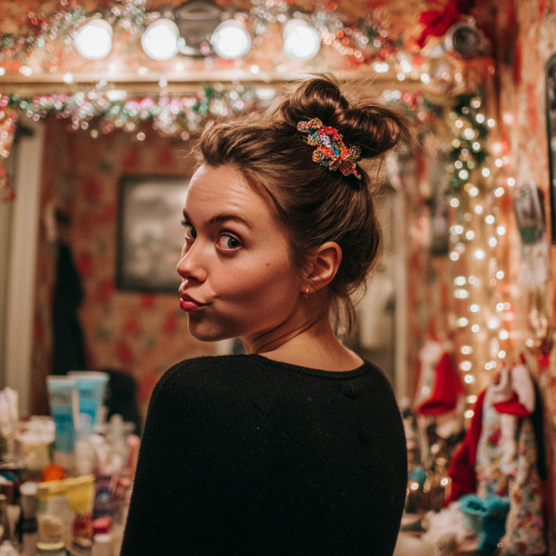 17 glamorous holiday hair and seasonal hair inspo ideas for your next party